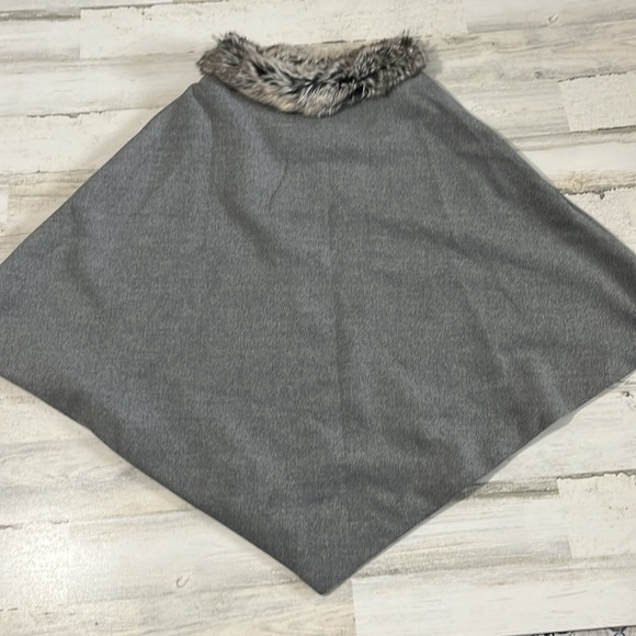 J. McLaughlin Warren Poncho NWT - Picture 2 of 6